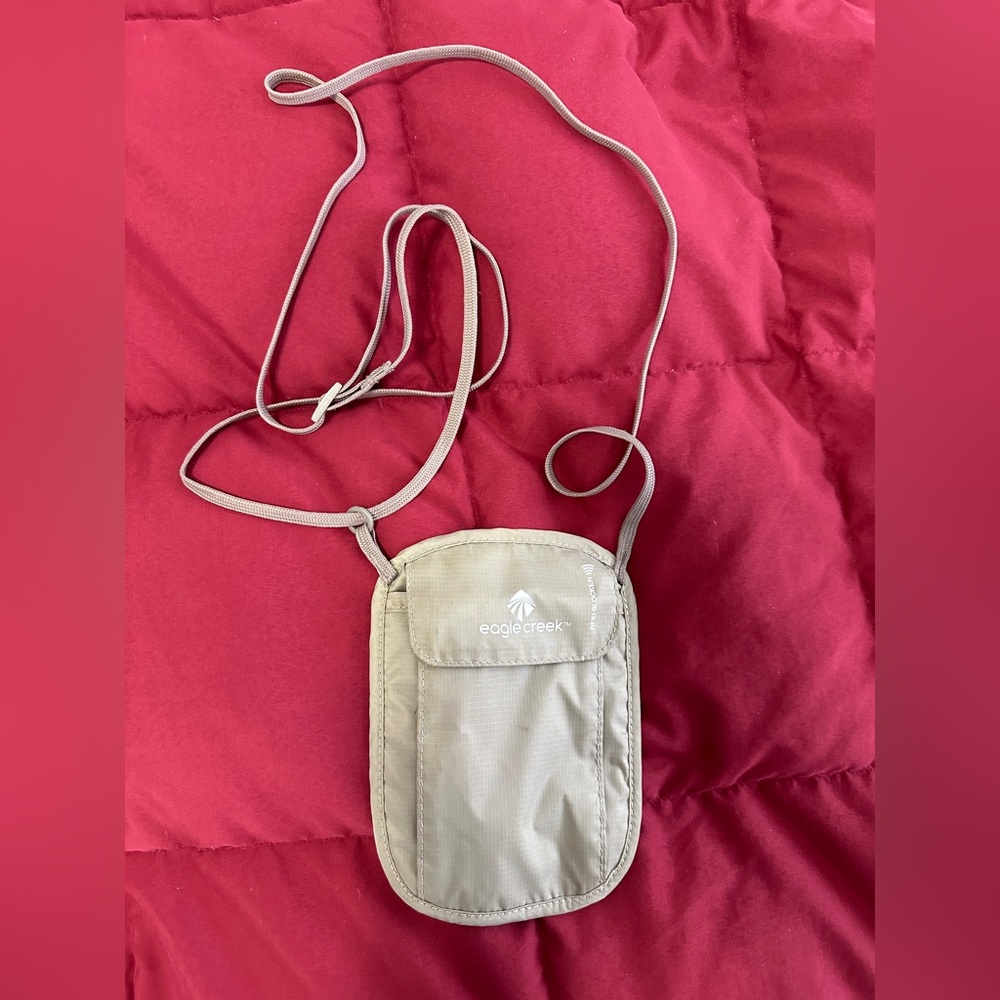 Eagle Creek Neck wallet khaki Ripstop